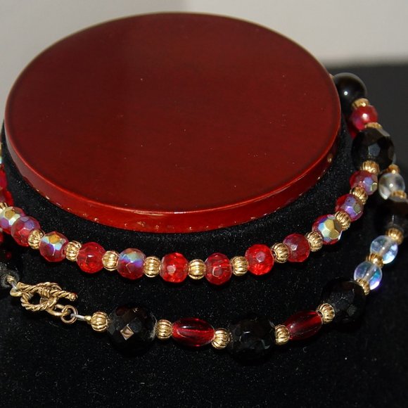 Black, Red, and Gold beaded necklace - Picture 5 of 5